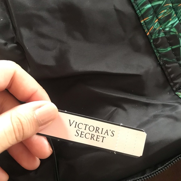 Victoria’s Secret floral bag - Picture 3 of 4